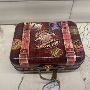 Vintage Girl Scouts tin lunch box-collectible